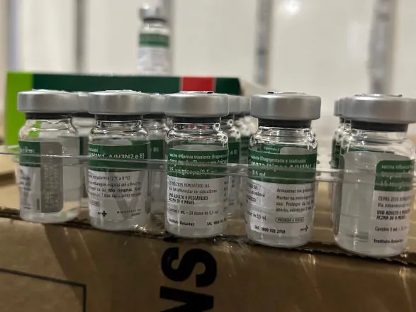Paraná recebe 332 mil vacinas contra a gripe para início da campanha no próximo sábado