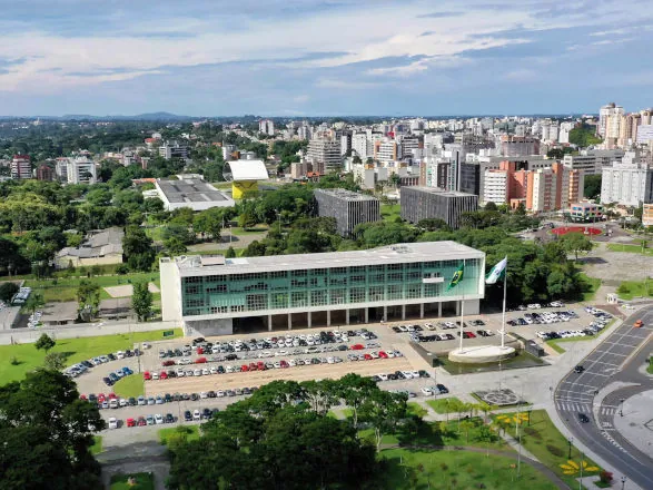 Governador assina decreto que regulamenta Fundo Estratégico do Paraná