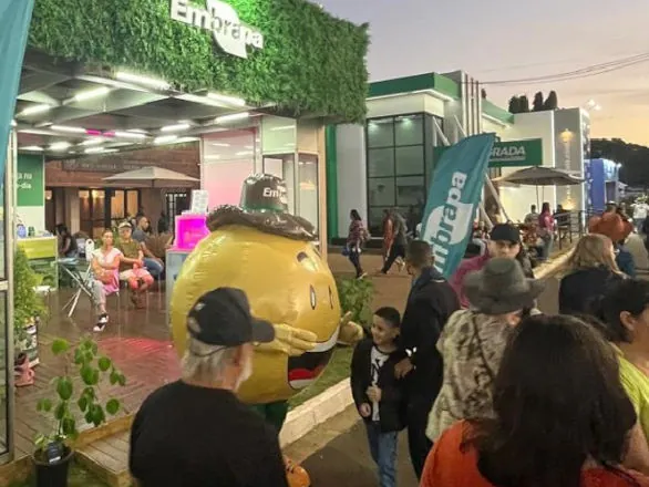 Embrapa Soja leva inovações da pesquisa para os desafios do campo na Expo Londrina