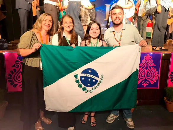 Estudantes da rede estadual de Cascavel apresentam projeto em feira na Índia