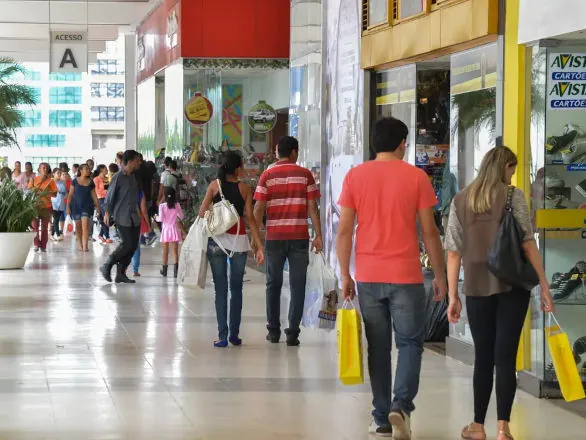 Atividade econômica cai 0,7% em março em razão da guerra do Irã