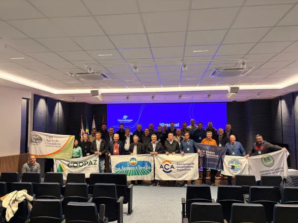 Produtores de cooperativas da Argentina visitam Sistema Ocepar
