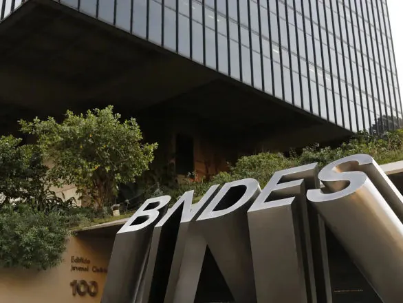 BNDES abre financiamento para transporte de carga e passageiros