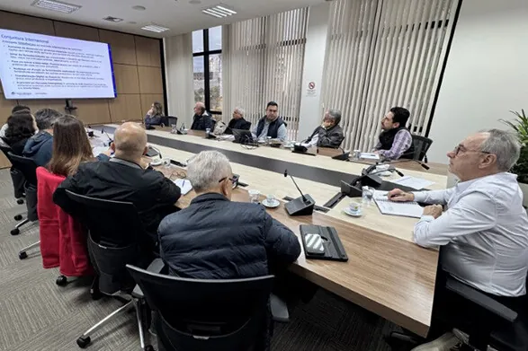 Sindileite apresenta proposta de Plano de Desenvolvimento da Cadeia Produtiva do Leite do Paraná 