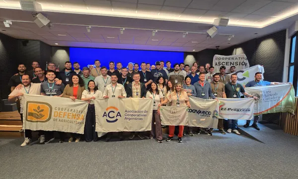 Visita de cooperados argentinos ao Sistema Ocepar promove troca de experiências