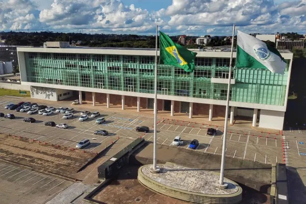 PARANÁ: Estado revoga ponto facultativo e suspende festividades de Carnaval