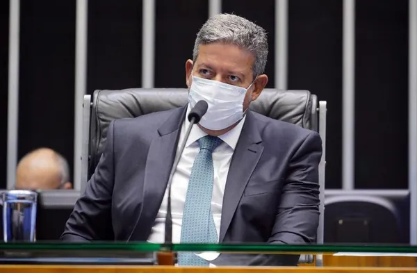 LEGISLATIVO II: Lira recebe texto da Comissão Mista da Reforma Tributária