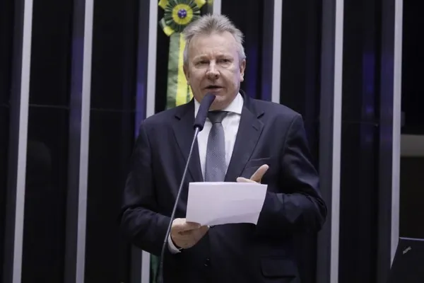 CÂMARA DOS DEPUTADOS: Comissão aprova desconto na conta de luz para produtores de leite