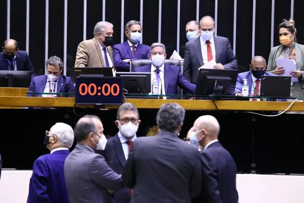 LEGISLATIVO II: Câmara aprova projeto sobre tarifas para micro e minigeradores de energia