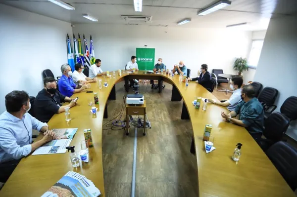 COCAMAR: Secretário e prefeito visitam a cooperativa 