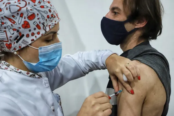SAÚDE III: Paraná ultrapassa marca de 10 milhões de doses aplicadas contra a Covid-19