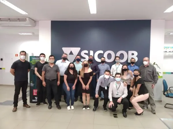 SICOOB METROPOLITANO: Coral visita agências de Maringá e região