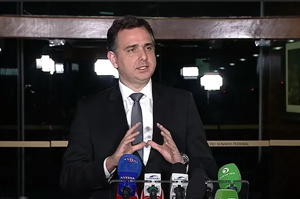  LEGISLATIVO: Rodrigo Pacheco quer ampliar discussão sobre cobrança de ICMS nos combustíveis