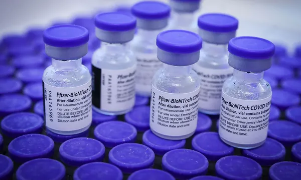SAÚDE III: Brasil recebe mais 1,12 milhão de doses de vacina da Pfizer