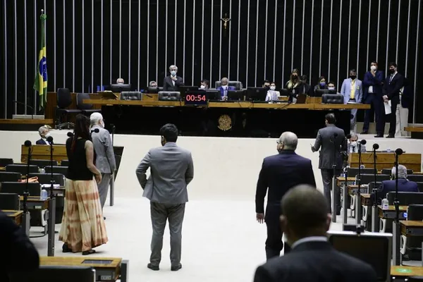 LEGISLATIVO: Congresso aprova crédito de R$ 9,3 bi para pagar Auxílio Brasil neste ano