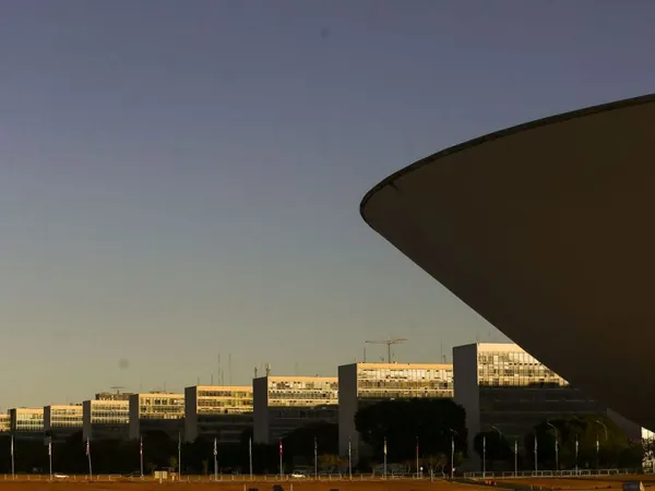 EXECUTIVO FEDERAL: Sancionada lei que recria Ministério do Trabalho e Previdência