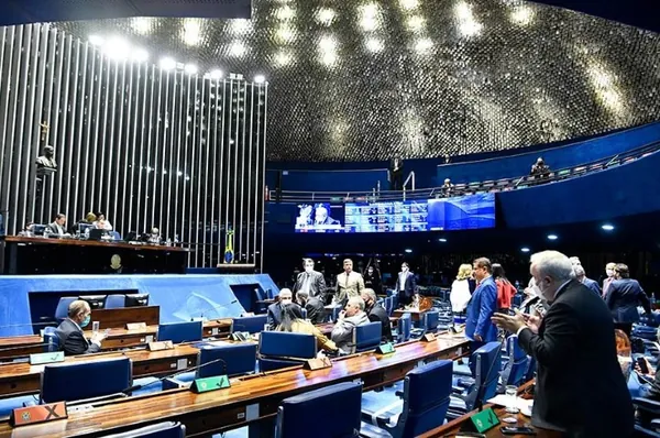 LEGISLATIVO: A pedido do governo, votação de projetos sobre combustíveis é adiada para quinta
