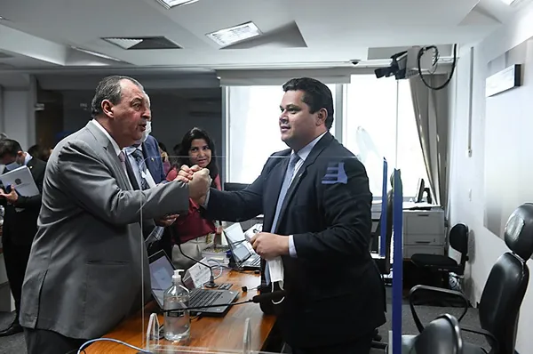 LEGISLATIVO: Reunião da CCJ é cancelada, e análise de reforma tributária e de projeto sobre armas é adiada