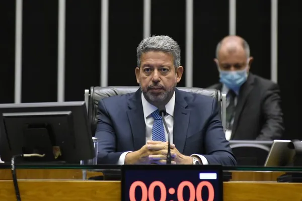 LEGISLATIVO: Lira anuncia para a próxima terça-feira a votação de projeto que desonera tarifas de energia