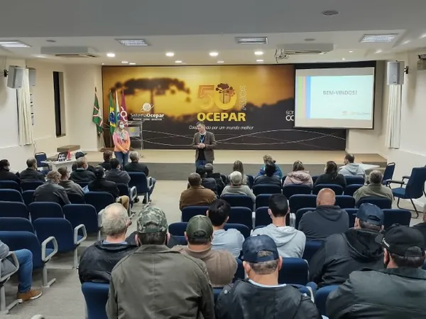 VISITA: Integrantes dos Comitês Educativos da Copacol são recebidos na Casa do Cooperativismo Paranaense