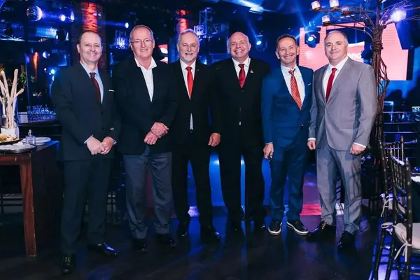 UNIODONTO LONDRINA: Cooperativa celebra 32 anos reunindo fundadores, cooperados, colaboradores e lideranças cooperativistas