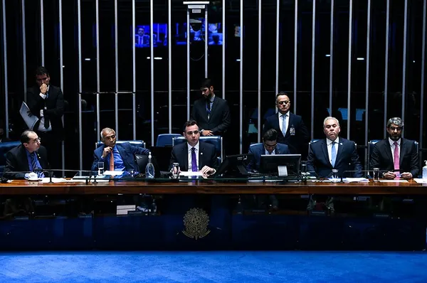 LEGISLATIVO: Senadores manifestam apoio a projeto que dá fim ao rol taxativo; ministro da Saúde é contra