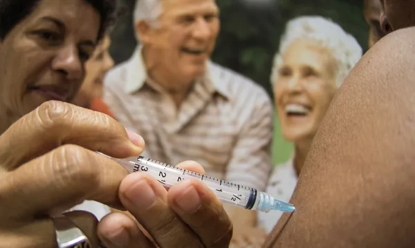 INFLUENZA: Campanha contra gripe imuniza 40% do público-alvo no país