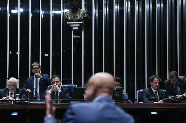 LEGISLATIVO: Senado aprova MP que reestrutura ministérios