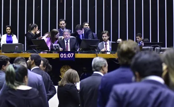 LEGISLATIVO: Câmara conclui votação do arcabouço fiscal e preserva Fundeb e FCDF