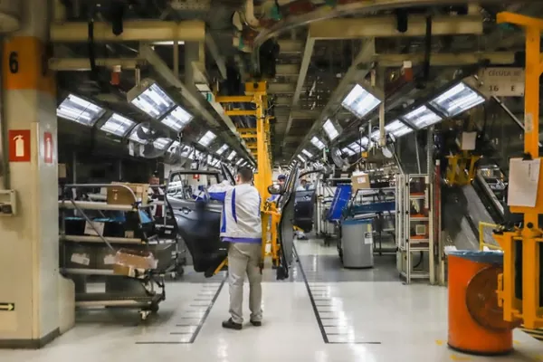 IBGE: Indústria paranaense cresce 2,9% em 2023, melhor resultado da região Sul
