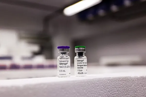 DENGUE: Paran&aacute; recebe primeiro lote de vacinas contra a dengue para atender 30 munic&iacute;pios