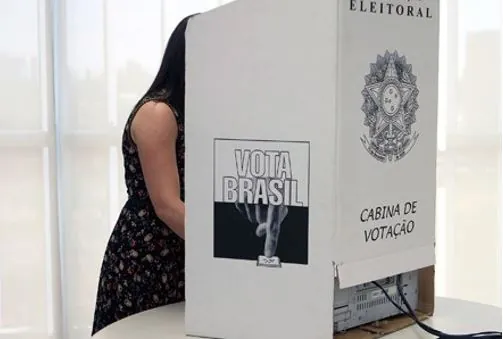 RELAÇÕES INSTITUCIONAIS: Informe desta semana destaca o tema “A polarização política e as eleições 2024”