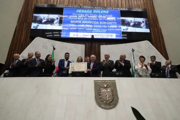 HOMENAGEM: Presidente do Sistema Ocepar prestigia entrega do título de Cidadã Honorária do Paraná à Cida Borghetti