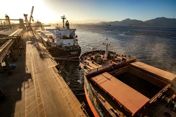 COMÉRCIO EXTERIOR: Com 5,3 milhões de toneladas, portos do PR registram novo recorde de movimentação em fevereiro