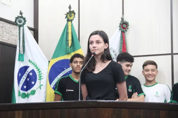 CRÉDITO: Colaboradora da Sicredi Progresso recebe Moção de Aplausos na Câmara de Vereadores de Toledo 
