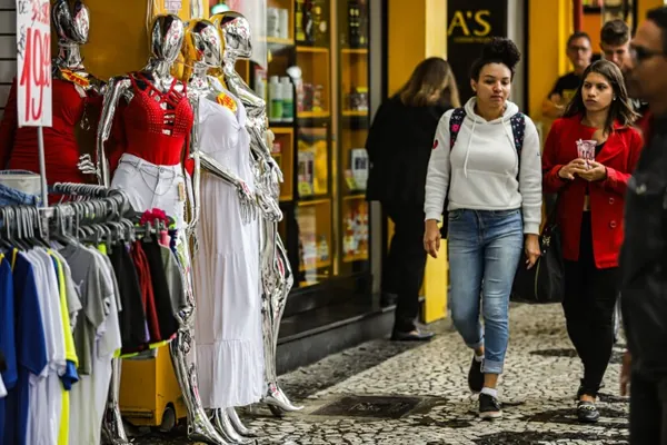 VAREJO: Comércio paranaense cresceu 6,9% nos primeiros meses de 2024, melhor resultado do Sul