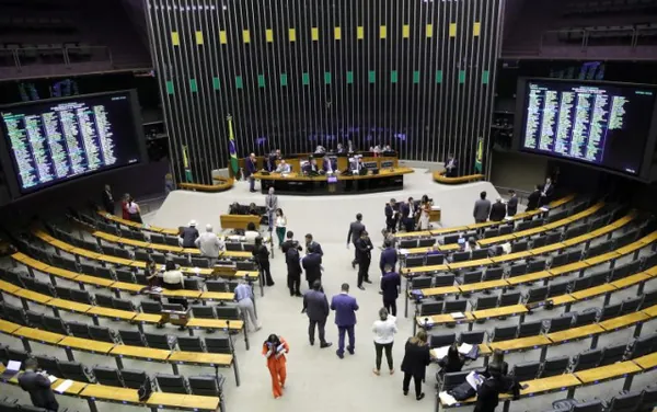 LEGISLATIVO: Câmara aprova urgência e pode votar nesta quarta projeto que regulamenta a reforma tributária