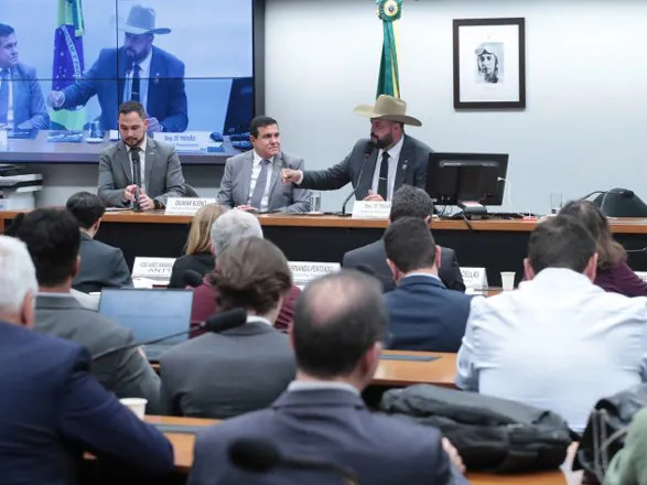 Pesquisa sobre caminhoneiros autônomos mostra envelhecimento e desvalorização da categoria