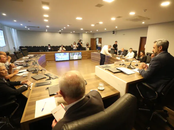 Analista da Ocepar participa de debate sobre ensino superior promovido pela Alep