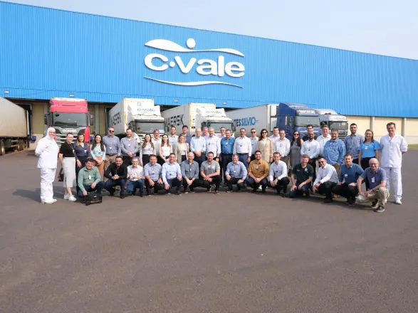 Grupo da Central Sicredi conhece ind&uacute;strias da C.Vale