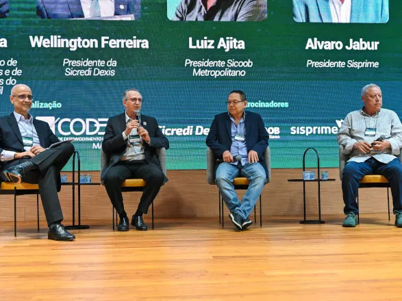 Mais de 300 lideran&ccedil;as de cooperativas de cr&eacute;dito se re&uacute;nem em Maring&aacute; para discutir futuro do setor