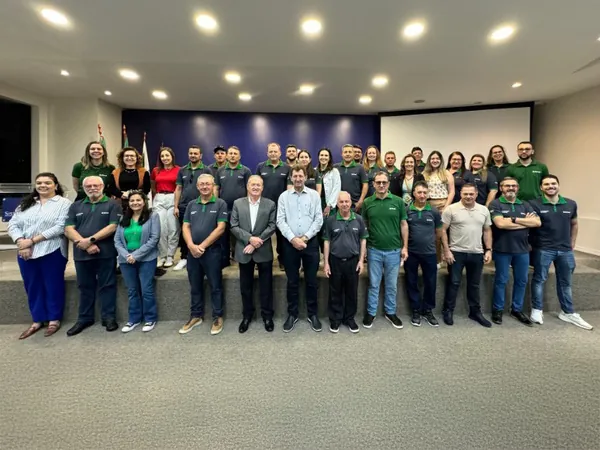 Sistema Ocepar recebe representantes da Sicredi Parque das Arauc&aacute;rias