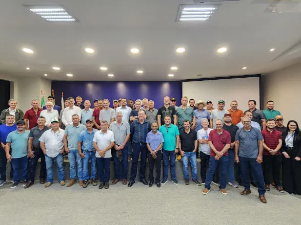Cooperados da Coamo visitam Sistema Ocepar e Porto de Paranaguá