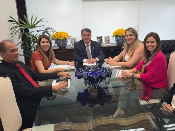 Reforma Tributária: senador Efraim Filho recebe Sistema OCB
