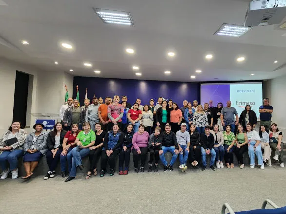 Funcionários com 30 anos de Frimesa visitam a Ocepar