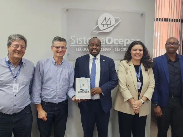 Em primeira viagem ao Paraná, embaixador da Ruanda visita Sistema Ocepar