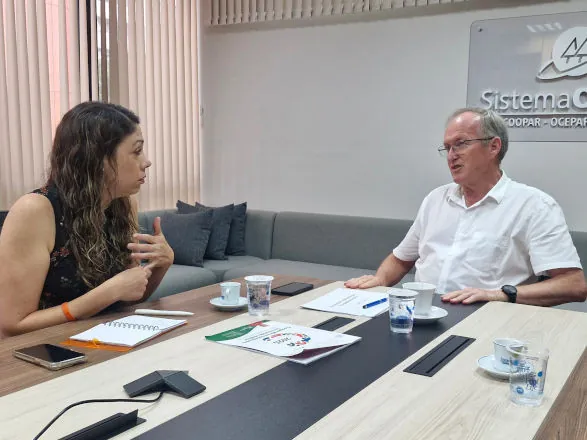 Vereadora Indiara Barbosa visita a Casa do Cooperativismo Paranaense