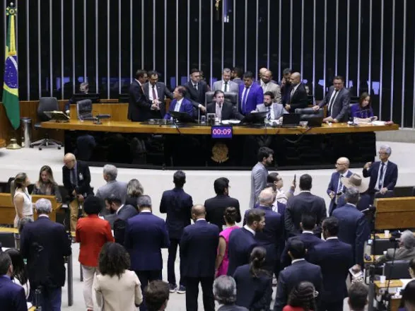 Câmara aprova projeto que prevê medidas do governo brasileiro contra tarifas de outros países