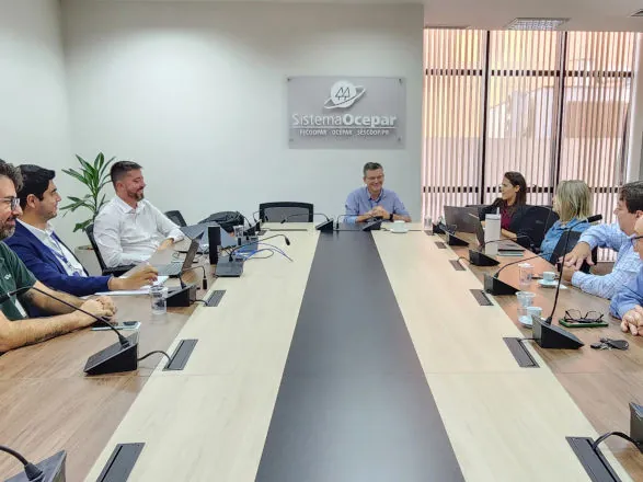 Sistema Ocepar recebe professores da UFPR para debater hidrogênio renovável