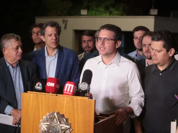 Em reunião "histórica" com Câmara e Senado, governo decide substituir decreto que aumentou IOF
